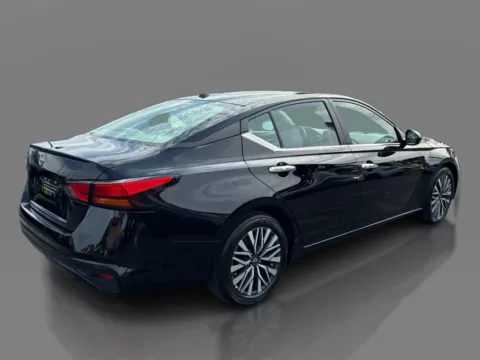 More photos of 2025 Nissan Altima SV FWD at 5 Star Auto Plaza - St. Charles, MO