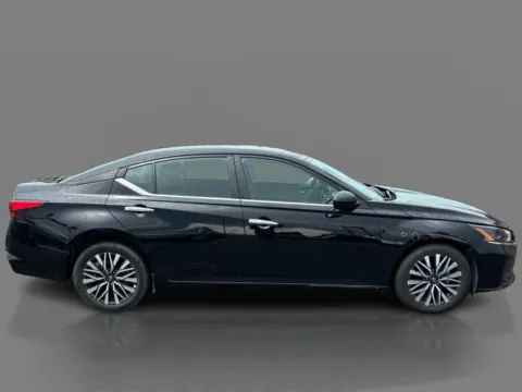 More photos of 2025 Nissan Altima SV FWD at 5 Star Auto Plaza - St. Charles, MO