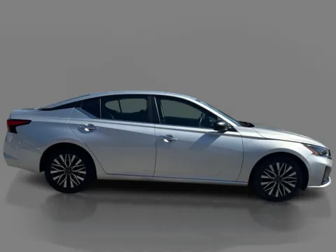 More photos of 2025 Nissan Altima SV FWD at 5 Star Auto Plaza - St. Charles, MO