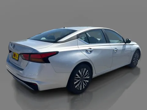 More photos of 2025 Nissan Altima SV FWD at 5 Star Auto Plaza - St. Charles, MO