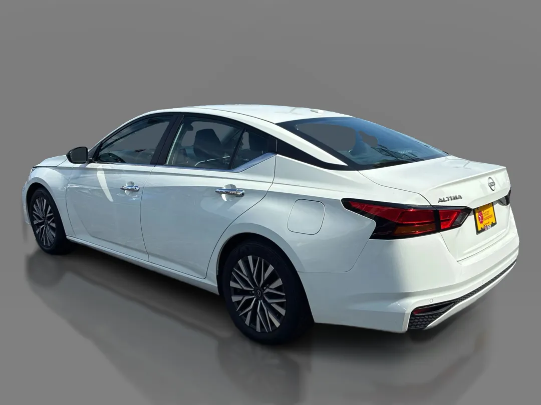 2025 Nissan Altima SV - Photo 7