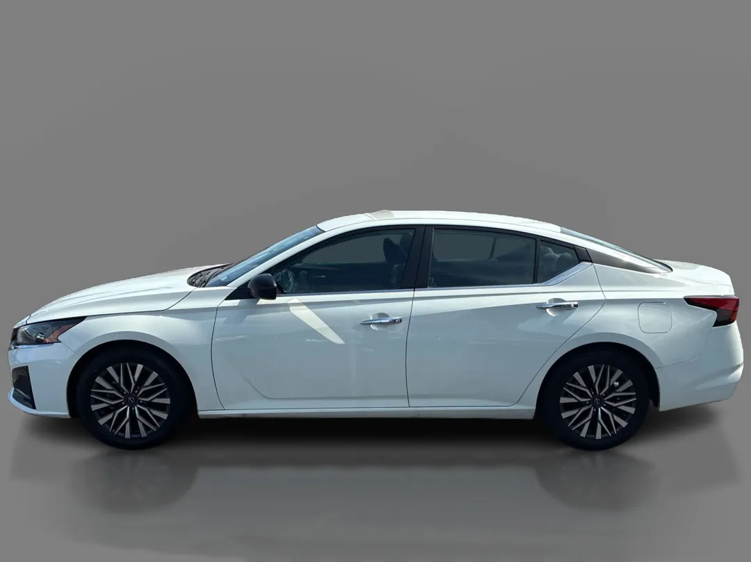 2025 Nissan Altima SV - Photo 8