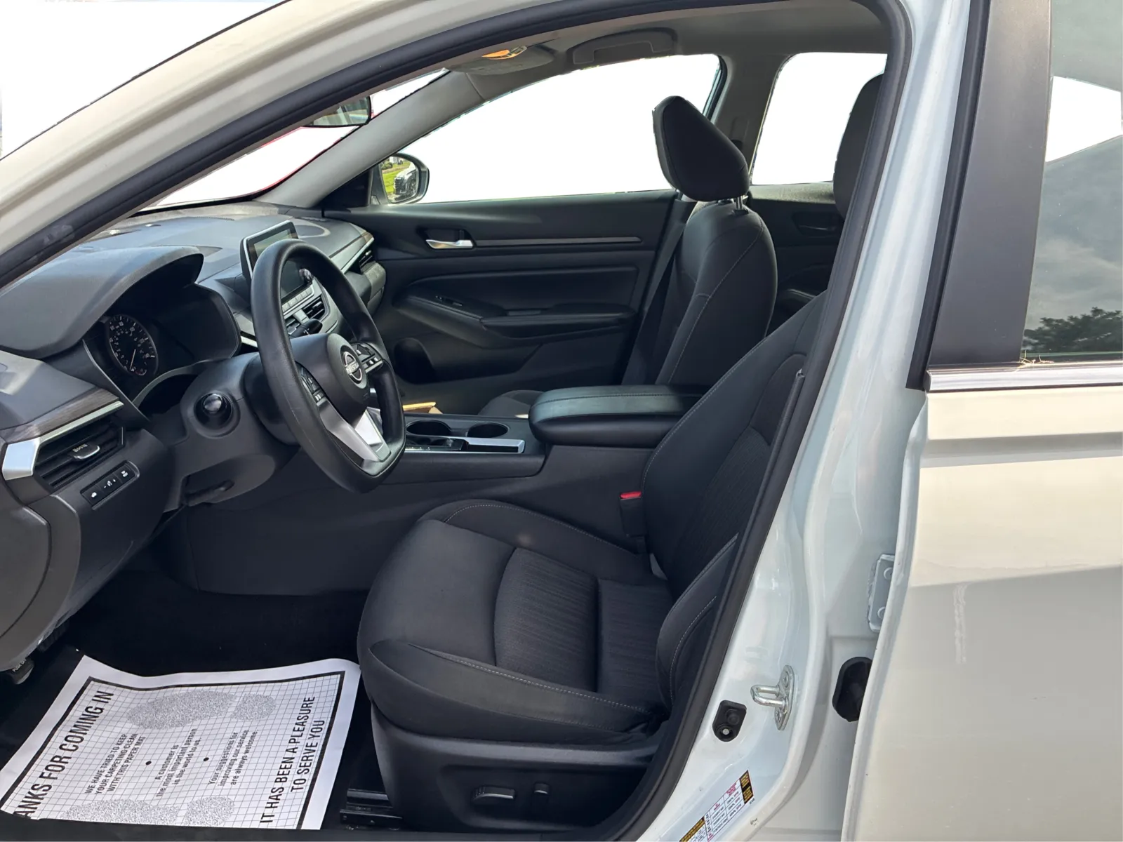 2025 Nissan Altima SV - Photo 9