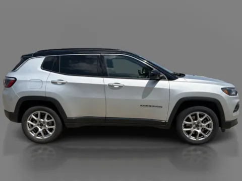 More photos of 2025 Jeep Compass Limited 4x4 at 5 Star Auto Plaza - St. Charles, MO