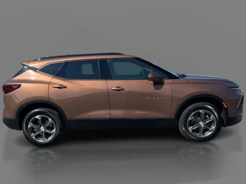 More photos of 2024 Chevrolet Blazer FWD 4dr LT w/2LT at 5 Star Auto Plaza - St. Charles, MO