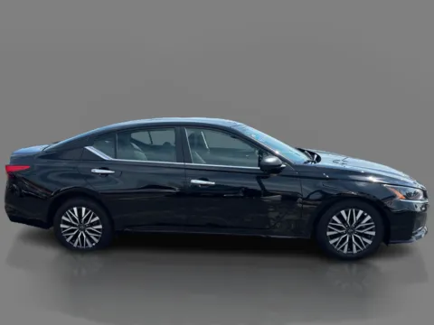 More photos of 2025 Nissan Altima SV FWD at 5 Star Auto Plaza - St. Charles, MO