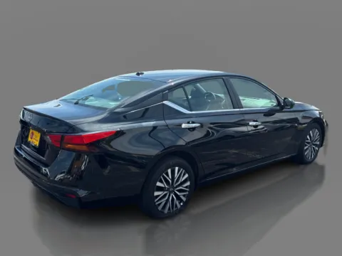 More photos of 2025 Nissan Altima SV FWD at 5 Star Auto Plaza - St. Charles, MO