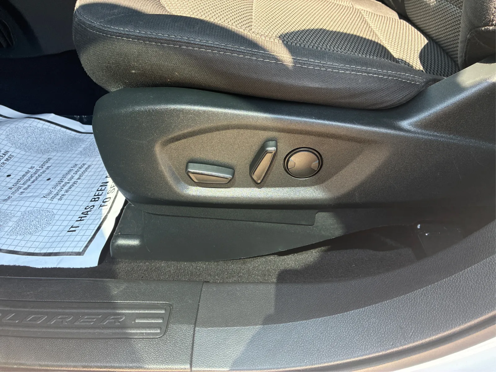 Ford Explorer photo 16