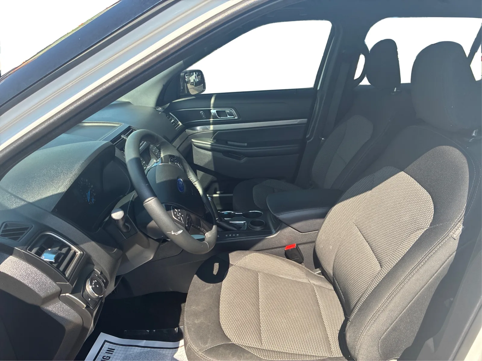 Ford Explorer photo 9
