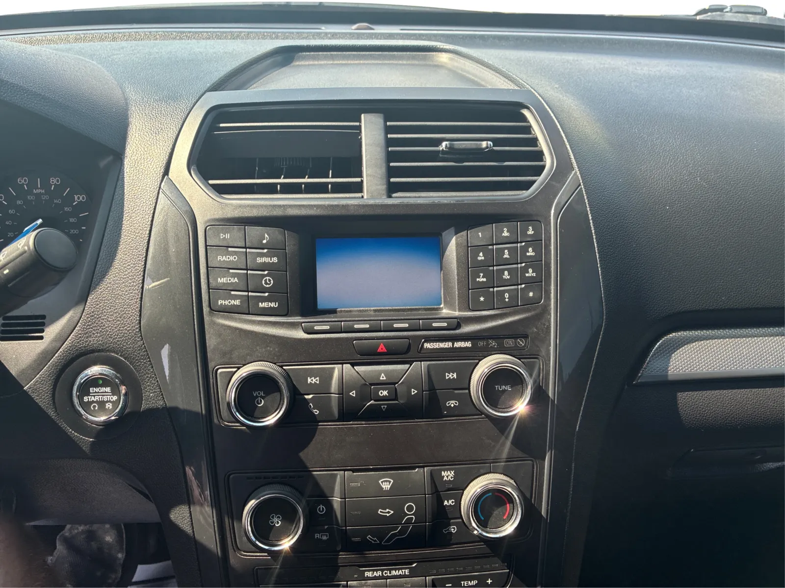Ford Explorer photo 11