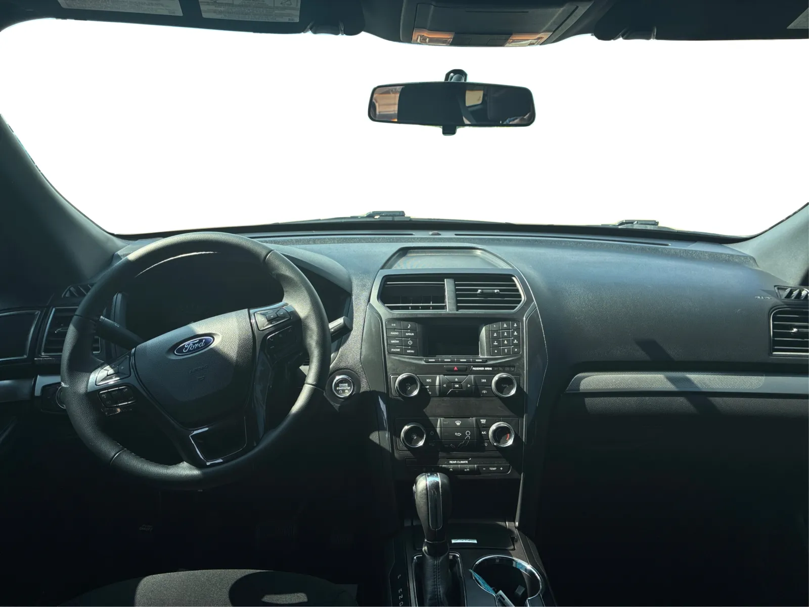 Ford Explorer photo 19