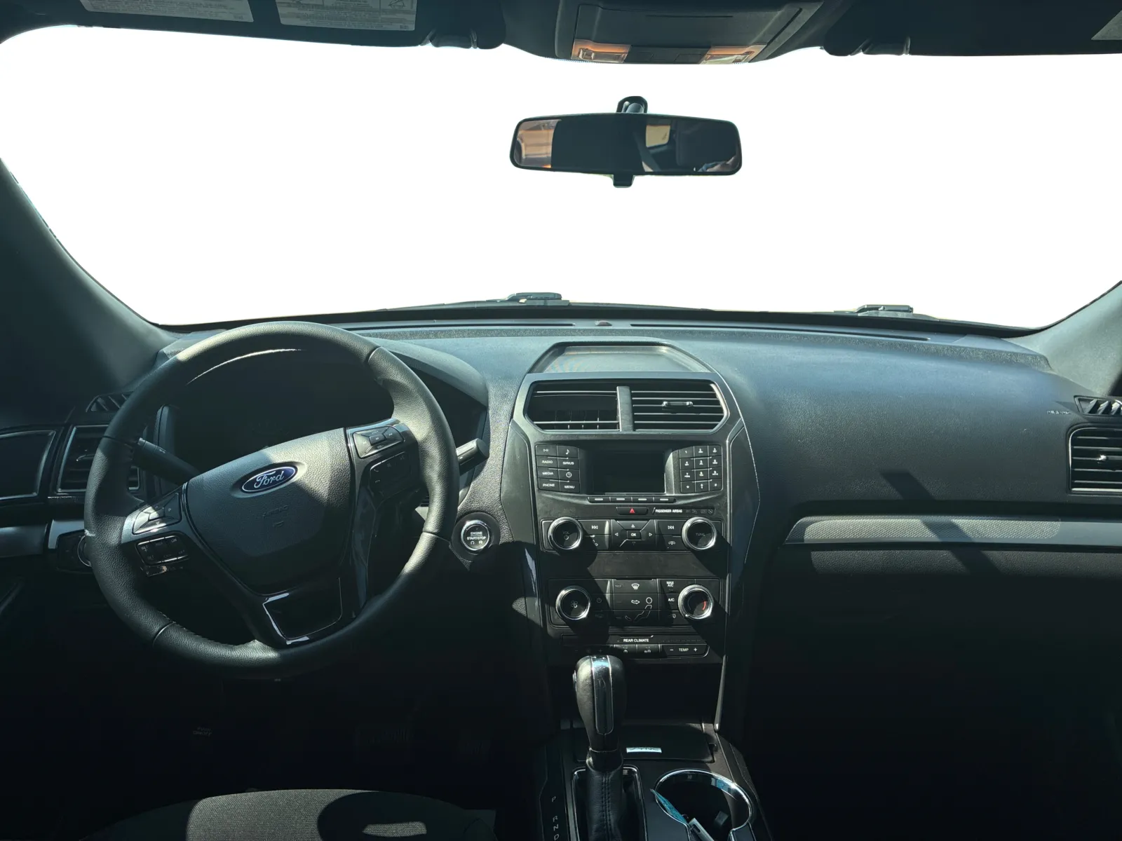 Ford Explorer photo 18