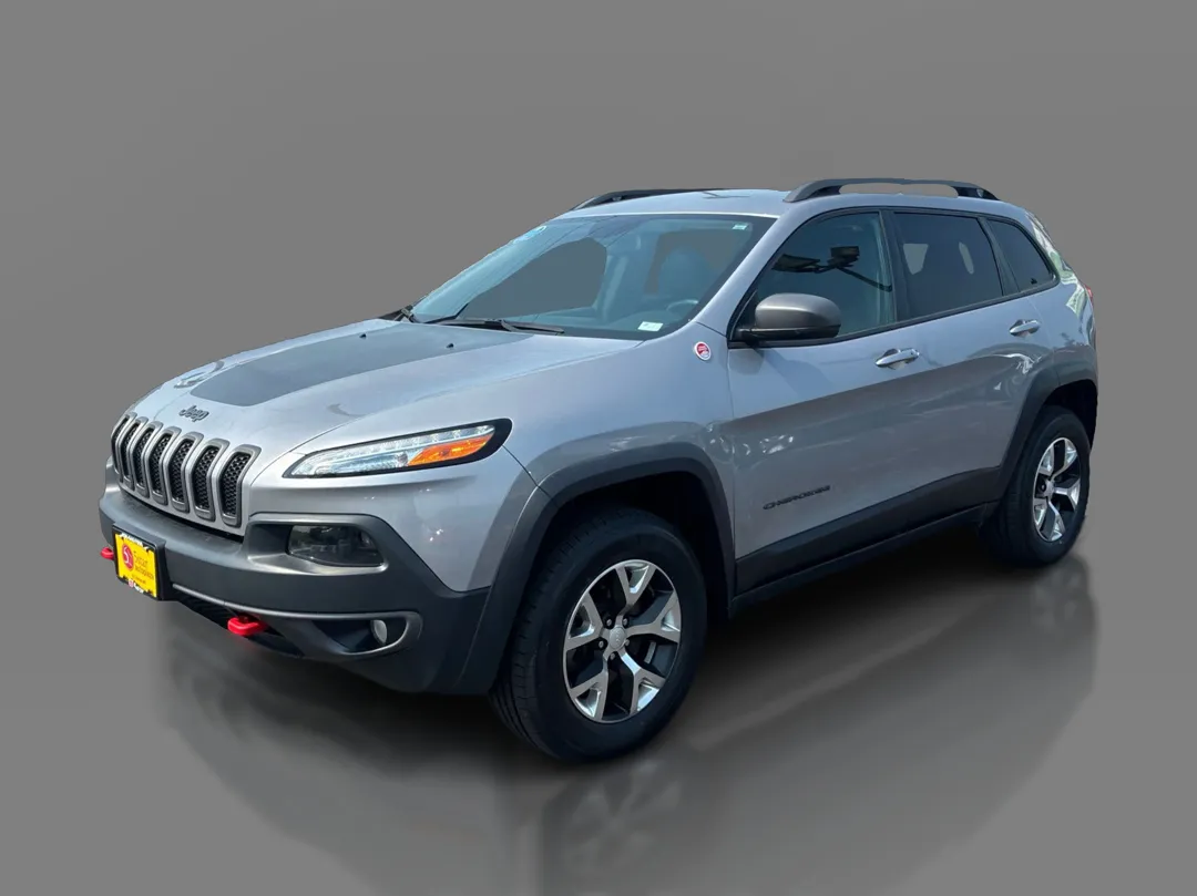Silver 2018 Jeep Cherokee 4d SUV 4WD Trailhawk V6 for sale in Saint Charles, MO