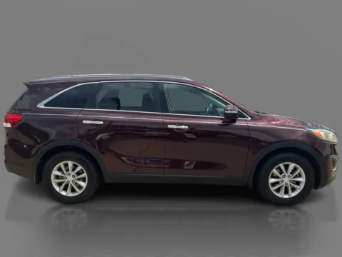 More photos of 2016 Kia Sorento 4d SUV FWD LX V6 at 5 Star Auto Plaza - St. Charles, MO