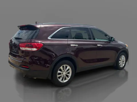 More photos of 2016 Kia Sorento 4d SUV FWD LX V6 at 5 Star Auto Plaza - St. Charles, MO