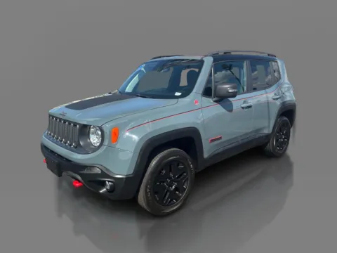 Gray 2018 Jeep Renegade 4d SUV 4WD Trailhawk for sale in Saint Charles, MO