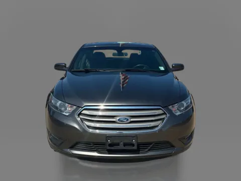 Photos of 2015 Ford Taurus 4d Sedan SEL V6 for sale in Saint Charles, MO at 5 Star Auto Plaza - St. Charles