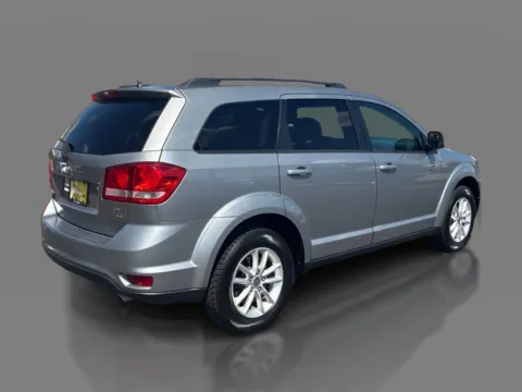 More photos of 2017 Dodge Journey 4d SUV FWD SXT V6 at 5 Star Auto Plaza - St. Charles, MO