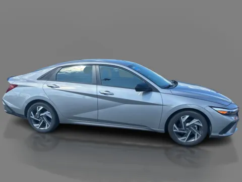 More photos of 2025 Hyundai Elantra SEL Sport IVT at 5 Star Auto Plaza - St. Charles, MO