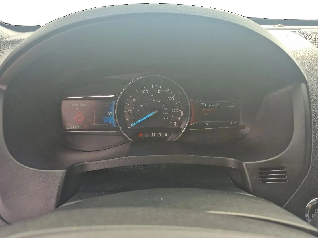 Ford Explorer photo 12