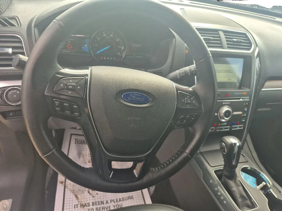 Ford Explorer photo 13
