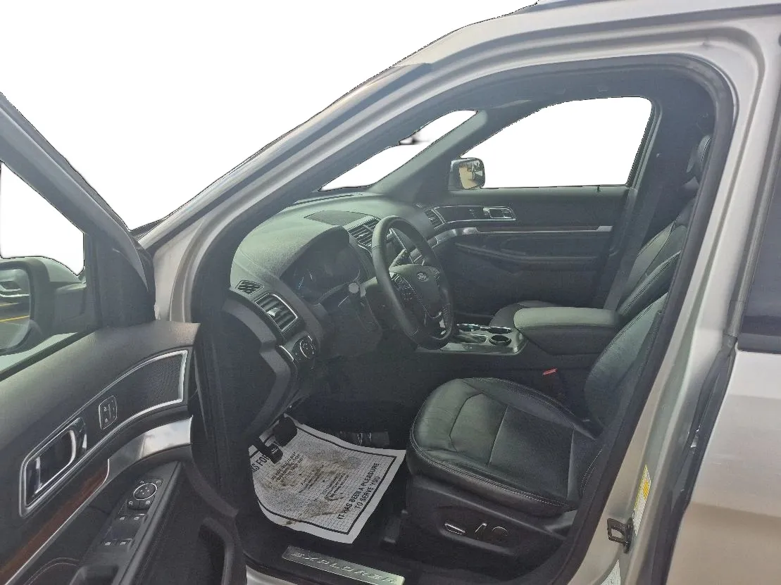Ford Explorer photo 9