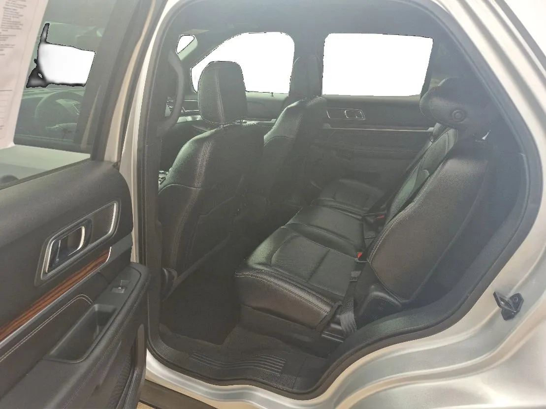 Ford Explorer photo 10