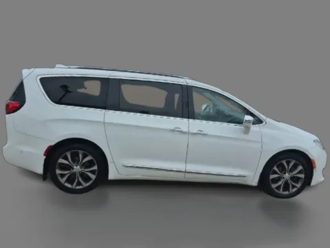 More photos of 2017 Chrysler Pacifica 4d Wagon Limited at 5 Star Auto Plaza - St. Charles, MO