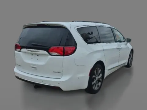 More photos of 2017 Chrysler Pacifica 4d Wagon Limited at 5 Star Auto Plaza - St. Charles, MO