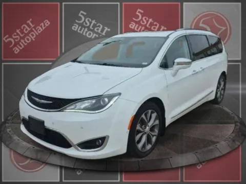 White 2017 Chrysler Pacifica 4d Wagon Limited for sale in Saint Charles, MO