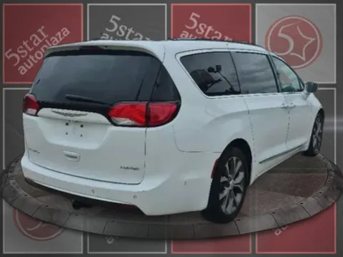 More photos of 2017 Chrysler Pacifica 4d Wagon Limited at 5 Star Auto Plaza - St. Charles, MO