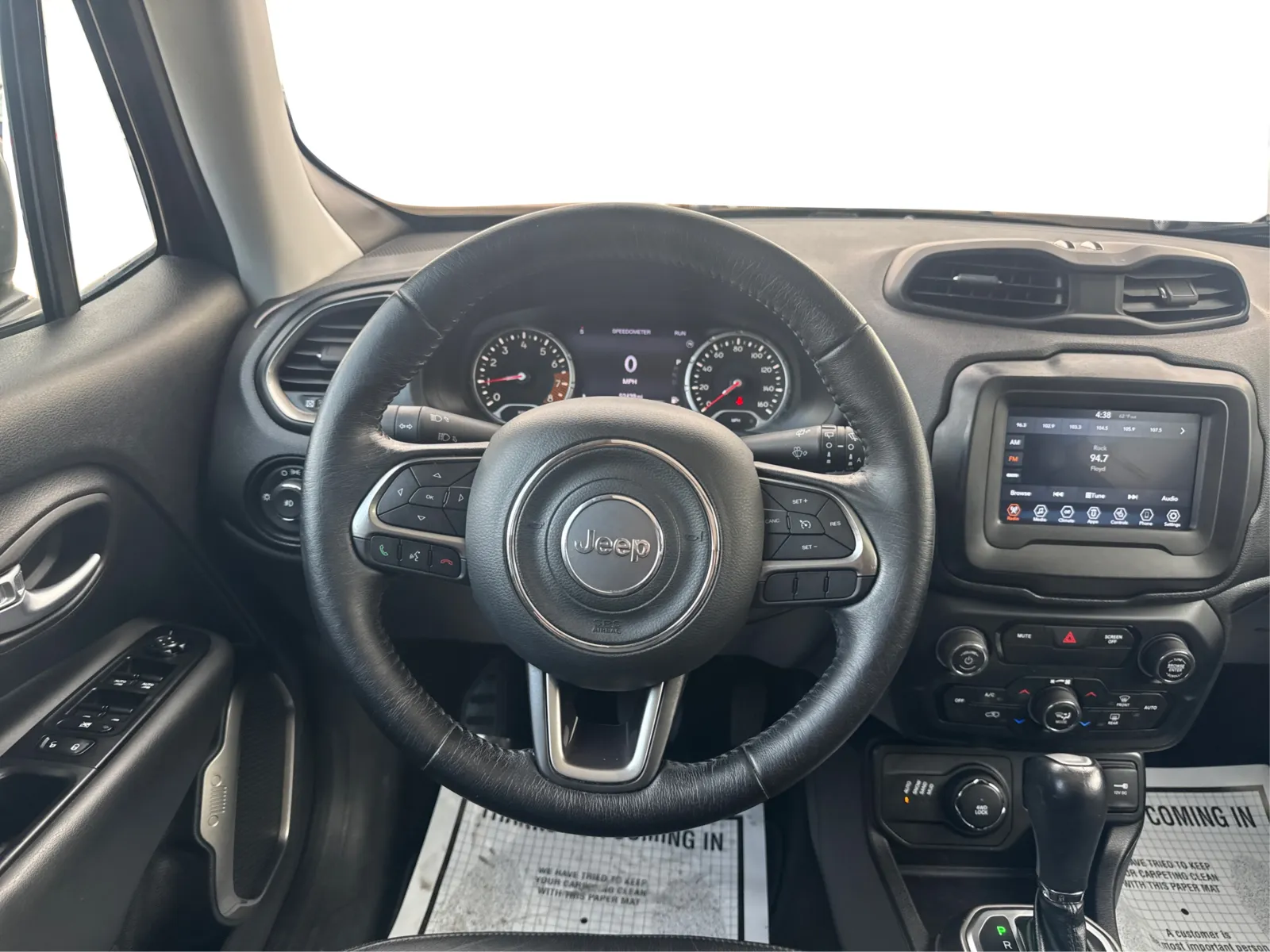 Jeep Renegade photo 11