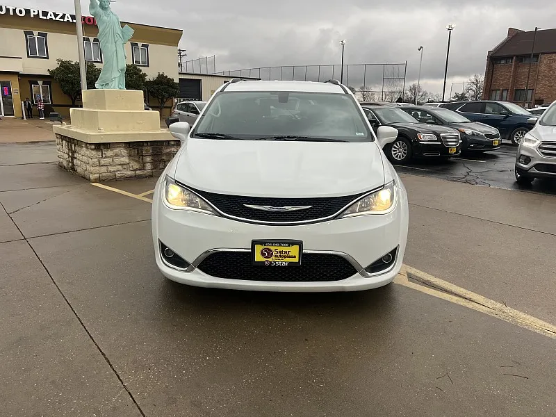 2018 Chrysler Pacifica 4d Wagon Touring L for sale in Saint Charles, MO
