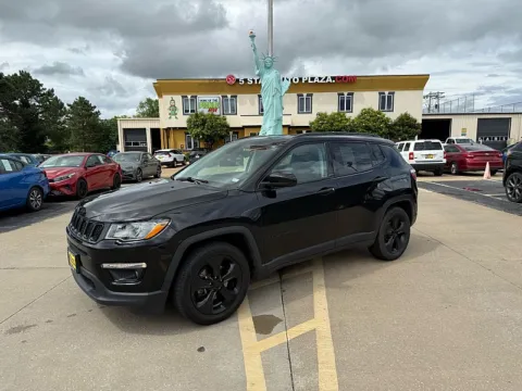 Photos of 2019 Jeep Compass 4d SUV FWD Latitude Altitude for sale in Saint Charles, MO at 5 Star Auto Plaza - St. Charles