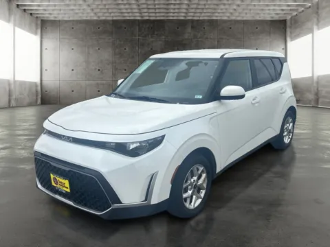 White 2023 Kia Soul LX IVT for sale in Saint Charles, MO