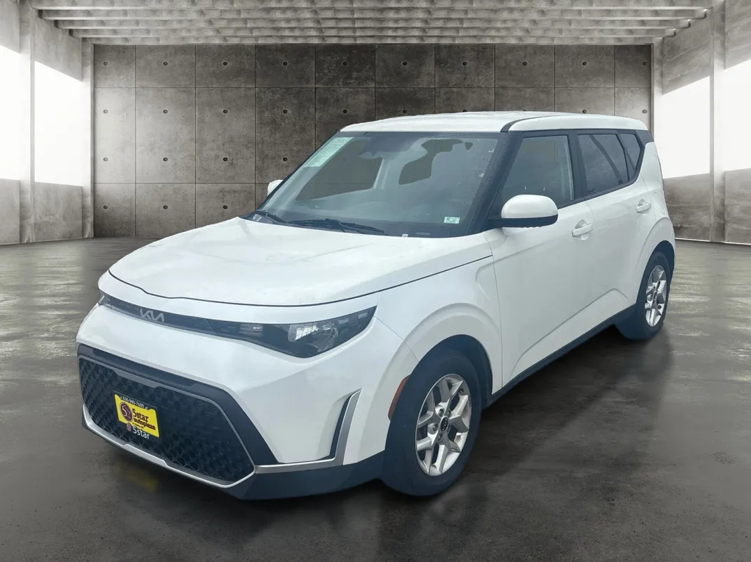 White 2023 Kia Soul LX IVT for sale in Saint Charles, MO