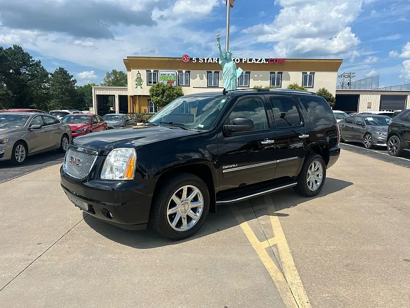 2010 GMC Yukon 4d SUV 4WD Denali for sale in Saint Charles, MO