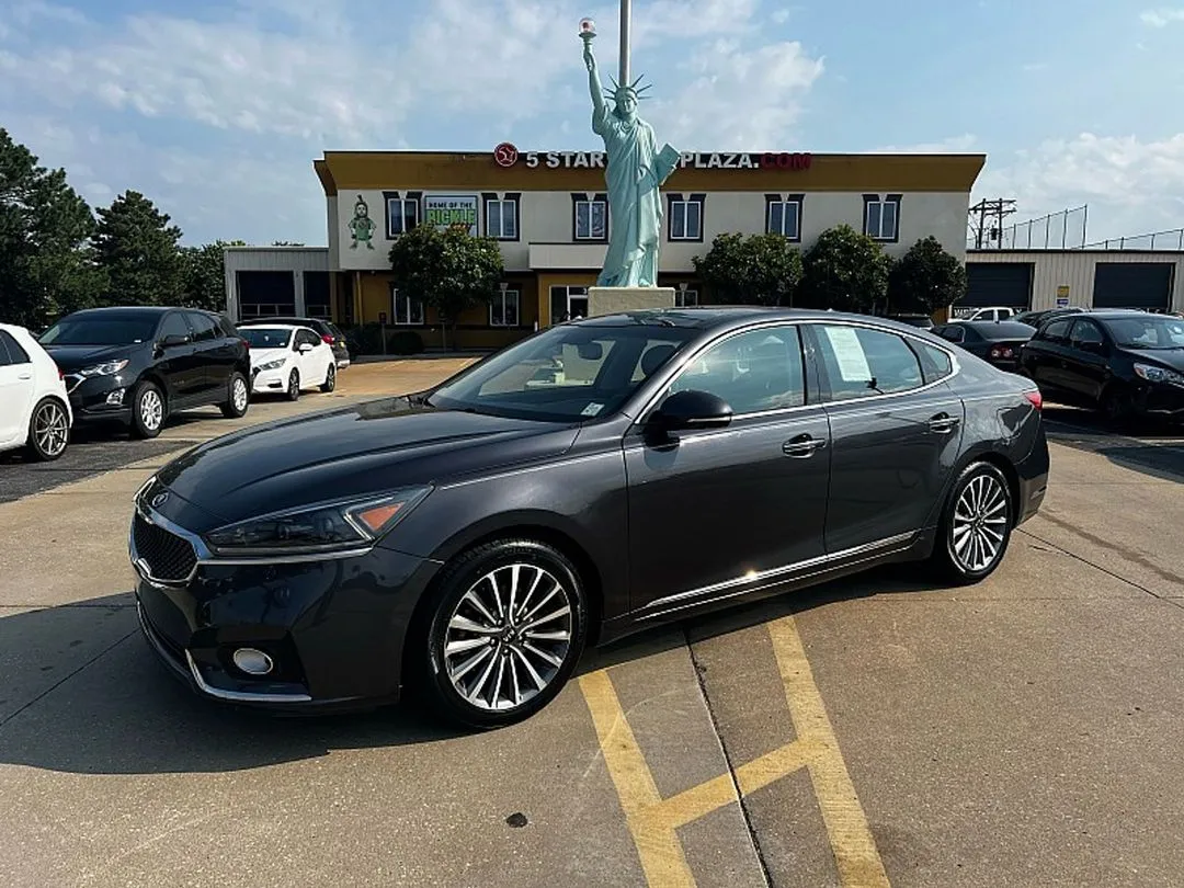 2017 Kia Cadenza 4d Sedan Premium Luxury for sale in Saint Charles, MO