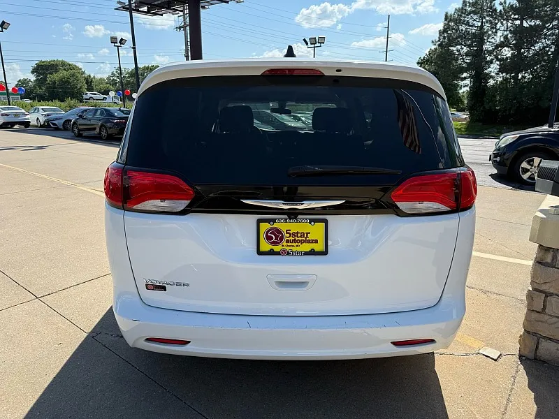 More photos of 2022 Chrysler Voyager LX FWD at 5 Star Auto Plaza - St. Charles, MO