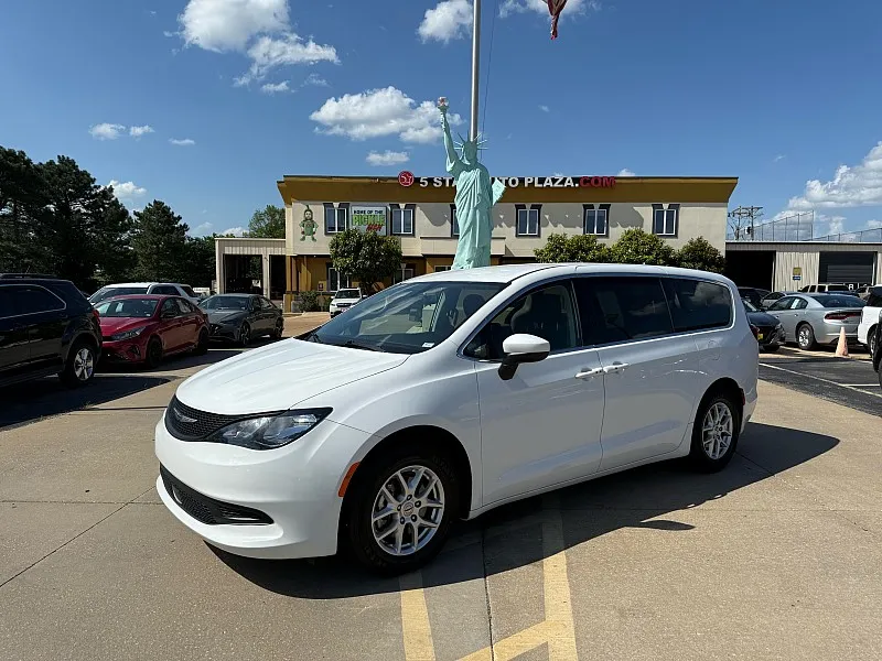 White 2022 Chrysler Voyager LX FWD for sale in Saint Charles, MO
