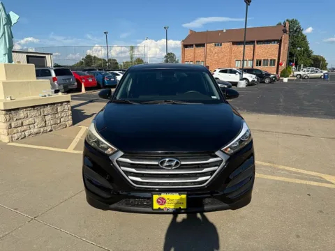 Photos of 2017 Hyundai Tucson 4d SUV FWD SE for sale in Saint Charles, MO at 5 Star Auto Plaza - St. Charles