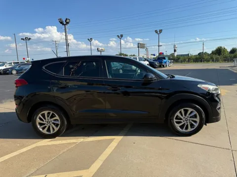 Another view of 2017 Hyundai Tucson 4d SUV FWD SE for sale in Saint Charles, MO at 5 Star Auto Plaza - St. Charles