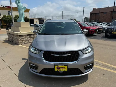 Photos of 2021 Chrysler Pacifica Touring FWD for sale in Saint Charles, MO at 5 Star Auto Plaza - St. Charles