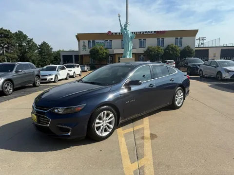 Blue 2017 Chevrolet Malibu 4d Sedan LT for sale in Saint Charles, MO