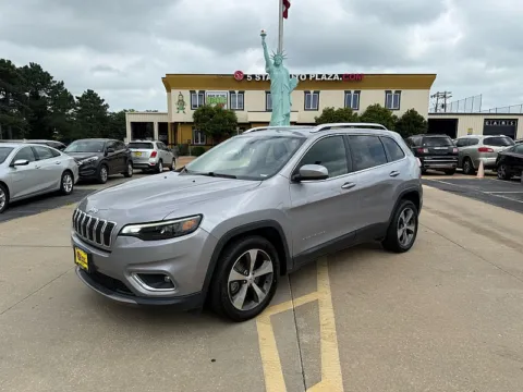 Photos of 2020 Jeep Cherokee 4d SUV FWD Limited 2.4L for sale in Saint Charles, MO at 5 Star Auto Plaza - St. Charles