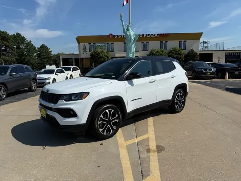 White 2023 Jeep Compass Limited 4x4 for sale in Saint Charles, MO