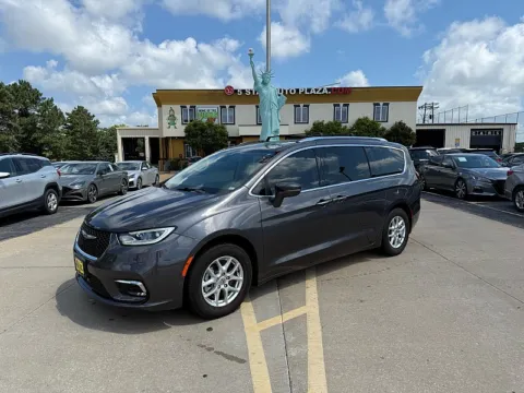 Photos of 2021 Chrysler Pacifica Touring L FWD for sale in Saint Charles, MO at 5 Star Auto Plaza - St. Charles