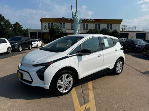 White 2023 Chevrolet Bolt EV 5dr Wgn 1LT for sale in Saint Charles, MO
