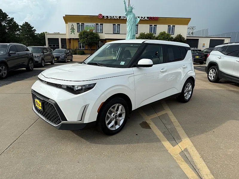 2024 Kia Soul LX IVT