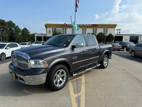 Gray 2018 Ram 1500 Crew Cab Laramie for sale in Saint Charles, MO